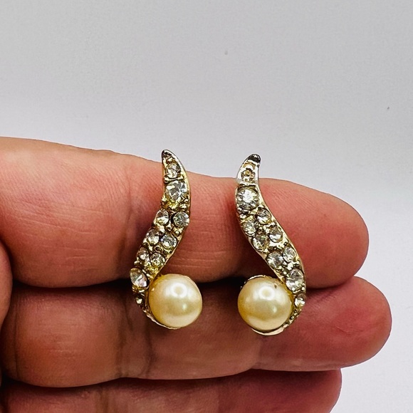 Vintage Jewelry - Elegant Gold and Silver Crescent Vintage Earrings with Pearls